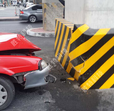 安裝新型公路橋墩防撞設(shè)施后可以很好的保護(hù)橋墩、人員及車輛的安全